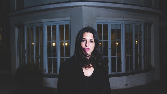 Degenerar la norma hasta que solo quede música:  A escribir que se acaba el mundo. 